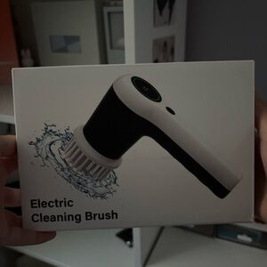 Cleaning brush